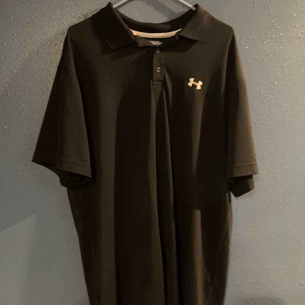 Black UA men’s polo